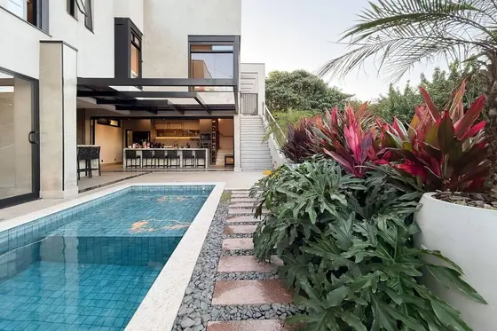 Casa de Condomínio com 3 suítes e fundo pra mata - Condomínio Residencial Mon't Alcino- Valinhos